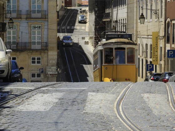 July 4, 2021, Lisbon, Portugal: Movement of tourists on cable car 28, the most charming in Lisbon, which runs through the various tourist attractions of the city, on Sunday, June (4), in midst of Coronavirus pandemic.  Copyright: xEdsonxdexSouzax