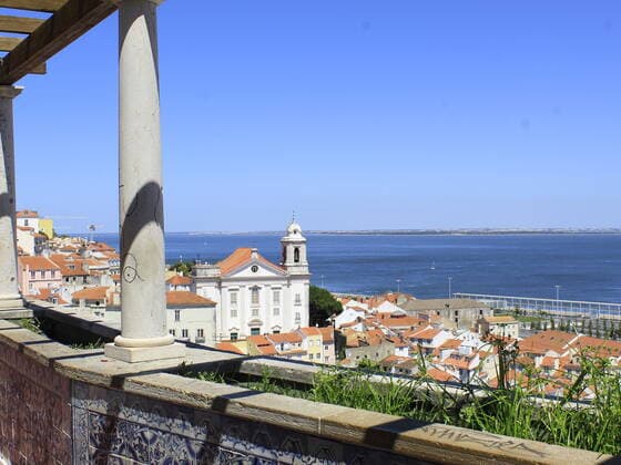 July 4, 2021, Lisbon, Portugal: Movement at Santa Luzia Viewpoint, one of the main tourist attractions in Lisbon, which has a panoramic and spectacular view of the city, on Sunday (4).  Copyright: xEdsonxdexSouzax