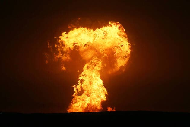 Bilder des Jahres 2021, News 07 Juli News Themen der Woche KW26 News Bilder des Tages ALYAT, AZERBAIJAN - JULY 4, 2021: An explosion in the Caspian Sea. Gavriil Grigorov TASS  TS107227