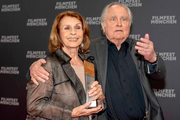 Senta Berger mit Ehemann Michael Verhoeven bei der Verleihung vom CineMerit Award an Senta Berger auf dem 38. Filmfest München 2021 im Gasteig. München, 04.07.2021
