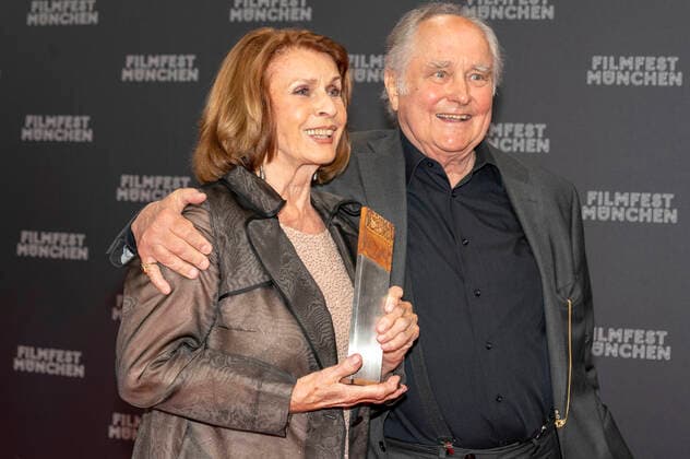 Senta Berger mit Ehemann Michael Verhoeven bei der Verleihung vom CineMerit Award an Senta Berger auf dem 38. Filmfest München 2021 im Gasteig. München, 04.07.2021 *** Senta Berger with husband Michael Verhoeven at the presentation of the CineMerit Award to Senta Berger at the 38 Filmfest München 2021 in Gasteig Munich, 04 07 2021 Foto:xN.xKolinzx xFuturexImage