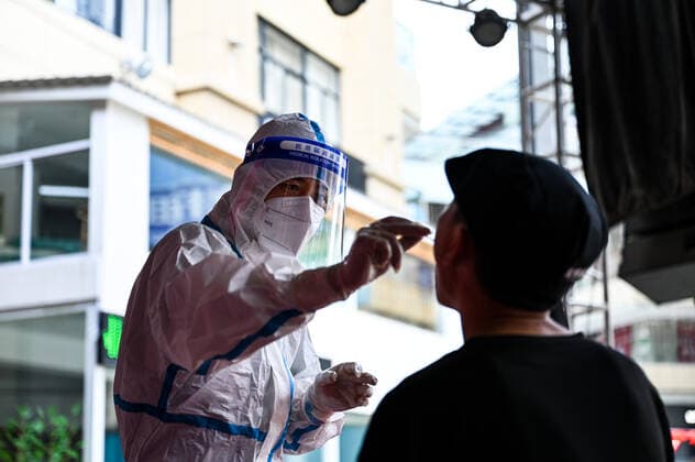 (210705) -- RUILI, July 5, 2021 -- A medical worker collects a swab sample for nucleic acid test in Ruili City of southwest China s Yunnan Province, on July 5, 2021. Ruili City on Monday imposed entry and exit restrictions after the emergence of new COVID-19 cases. The city reported three new locally transmitted confirmed COVID-19 cases on Sunday. Authorities have asked people to refrain from entering or leaving the city unless necessary. ) CHINA-YUNNAN-RUILI-COVID-19-TEST (CN) WangxGuansen 