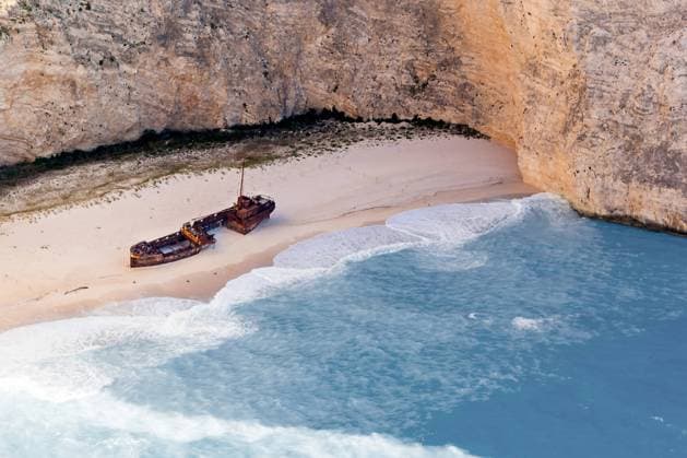 Schiffswrack in der Navagio-Bucht im Ionischen Meer, Griechenland, Zakynthos wreck at the Navagio Bay in the Ionian Sea, Greece, Zakynthos BLWS646405 *** Shipwreck at the Navagio Bay in the Ionian Sea, Greece, Zakynthos BLWS646405 Copyright: xblickwinkel McPHOTO J.xWebelerx