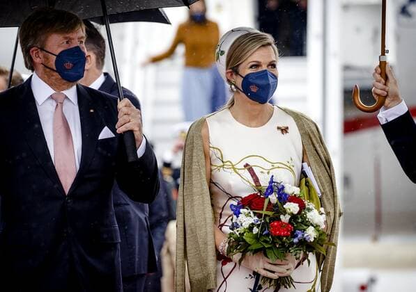 BERLIN - King Willem-Alexander and Queen Maxima arrive at Flughafen Berlin-Brandenburg. The three-day state visit to Berlin concludes a series of state visits since the royal couple were inaugurated in 2013. ANP ROYAL IMAGES POOL SEM VAN DER WAL Copyright: xHollandsexHoogtex xxANPx x433421609x