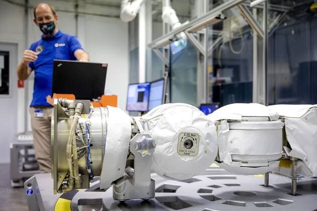 NOORDWIJK - Spare parts of the European Robotic Arm (ERA) are demonstrated during a meeting with State Secretary for Space, Mona Keijzer (EZ and Climate). After launch, the robot arm must perform various tasks on the outside of the ISS space station. ANP ROBIN VAN LONKHUIJSEN Copyright: xHollandsexHoogtex xxANPx x433424809x