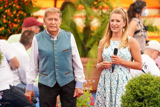 ARD Fernsehunterhaltungsshow Immer wieder sonntags - Staffel 4, vor rund 400 Livebesuchern Eberhard Hertel, Stefanie Hertel ARD Fernsehunterhaltungsshow Immer wieder sonntags - Staffel 4, vor rund 400 Livebesuchern, Deutschland, Rust, Europapark, Baden Wuerttemberg,04.07.2021 *** ARD television entertainment show Immer wieder sonntags season 4, in front of about 400 live visitors Eberhard Hertel, Stefanie Hertel ARD television entertainment show Immer wieder sonntags season 4, in front of about 400 live visitors, Germany, Rust, Europapark, Baden Wuerttemberg,04 07 2021