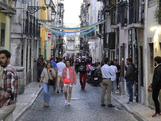 July 5, 2021, Lisbon, Brazil: Happy hour and movement in bars of Atalaia Street and surroundings, in Lisbon, on Monday (5).  Copyright: xEdsonxdexSouzax