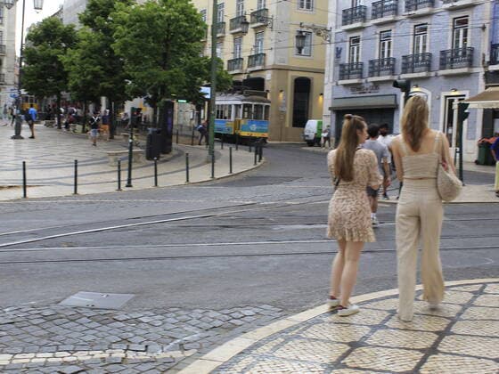 July 5, 2021, Lisbon, Portugal: Pedestrian movement in Luis de Camoes Square and surroundings, in Lisbon, on Monday (5).  Copyright: xEdsonxdexSouzax