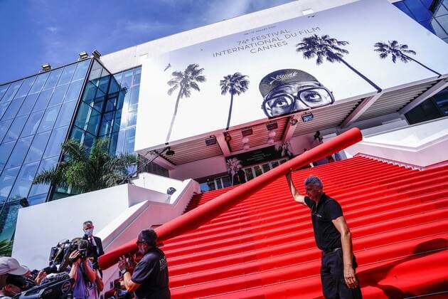 Pose du tapis rouge - Red Carpet CELEBRITES : 74 eme Festival de Cannes - Pose du tapis rouge - Cannes - 06 07 2021 NorbertScanella PanoramiC 