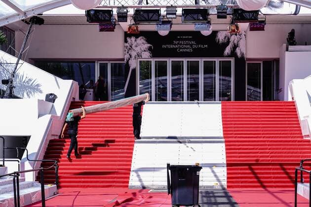 Pose du tapis rouge - Red Carpet CELEBRITES : 74 eme Festival de Cannes - Pose du tapis rouge - Cannes - 06 07 2021 NorbertScanella PanoramiC 