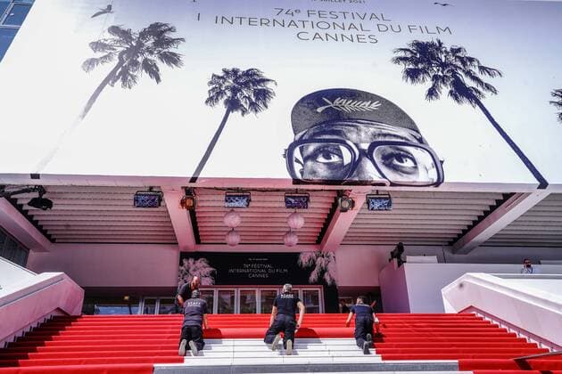 Pose du tapis rouge - Red Carpet CELEBRITES : 74 eme Festival de Cannes - Pose du tapis rouge - Cannes - 06 07 2021 NorbertScanella PanoramiC 