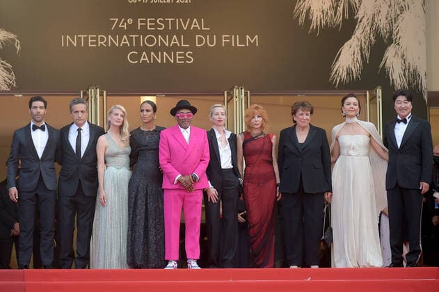 Bilder des Jahres 2021, Entertainment 07 Juli Entertainment Bilder des Tages 74th Cannes Film Festival 2021, Red Carpet film : ˜Annette™ and Opening ceremony. Pictured: Spike Lee, Melanie Laurent, Mylene Farmer, Jessica Hausner, Maggie Gyllenhaal, Mati Diop, Tahar Rahim, Song Kang-ho, Kleber Mendonca Filho  Copyright: xAlbertoxTerenghi Cannesx2021x xIx xCannesxpoolx