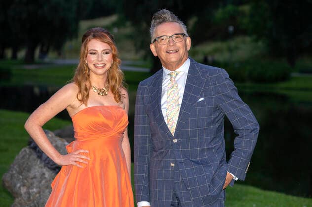 Antonia Goldhammer und Götz Alsmann bei der Verleihung vom Margot-Hielscher-Preis an Franka Potente auf dem 38. Filmfest München 2021 im Open Air Kino am Olympiasee. München, 06.07.2021