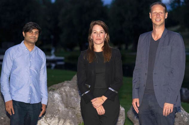 Maximilian Leo, Franka Potente und Jonas Katzenstein bei der Verleihung vom Margot-Hielscher-Preis an Franka Potente auf dem 38. Filmfest München 2021 im Open Air Kino am Olympiasee. München, 06.07.2021