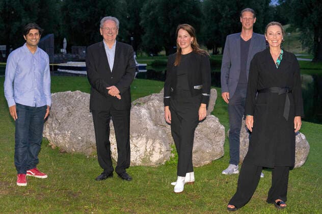 Maximilian Leo, Christian Ude,,Franka Potente, Jonas Katzenstein und Diana Iljine bei der Verleihung vom Margot-Hielscher-Preis an Franka Potente auf dem 38. Filmfest München 2021 im Open Air Kino am Olympiasee. München, 06.07.2021
