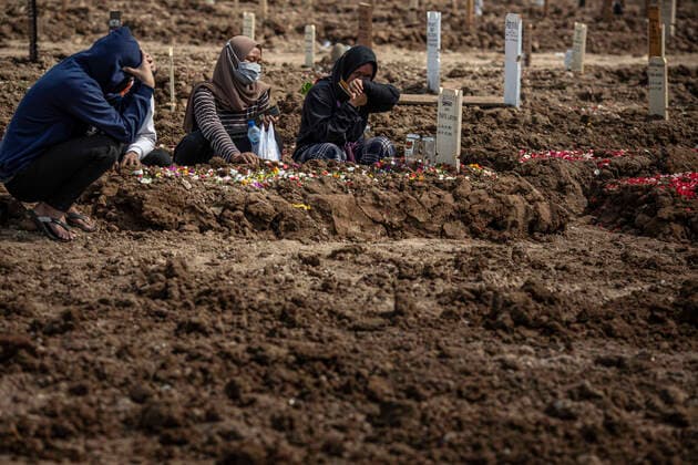 July 7, 2021, North Jakarta, Jakarta, Indonesia: Jakarta, Indonesia, 7 July 2021: Funeral atmosphere at the Rorotan Covid-19 Special Cemetery, North Jakarta. Indonesia has experienced a very significant spike in COVID-19 deaths since Eid al-Fitr. In one day, the Rorotan Covid-19 special funeral received more than 100 bodies. North Jakarta Indonesia - ZUMAh128 20210707_zap_h128_010 Copyright: xDonalxHusnix