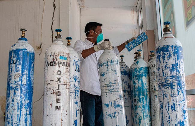 Increased Oxygen Usage Officers check oxygen-filled cylinders before being distributed to Covid-19 patient rooms at the Covid-19 referral hospital in Palu, Central Sulawesi, Indonesia, Wednesday 7 July 2021. The use of oxygen has increased along with the increase in Covid-19 patients being treated at this hospital. Although the number of patients infected with Covid-19 has increased in Palu, the availability of oxygen is sufficient and there is no shortage.  Copyright: xOpanxBustanx xOpnxImagesx