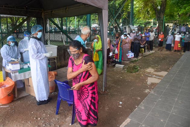 Coronavirus Emergency In Sri Lanka Sri Lankan senior citizen holds his arm received the first dose are given Pfizer-BioNTech vaccine as the second dose in vaccination center near Colombo on July 7, 2021 Colombo Sri Lanka jayawardana-notitle210707_npYZp  Copyright: xAkilaxJayawardanax