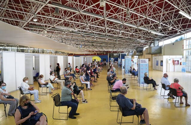 Coronavirus Vaccination In Spain Coronavirus vaccination in Barcelona, Spain, on July 7, 2021. Barcelona Spain urbanandsport-covid19v210707_np9mK  Copyright: xJoanxVallsx