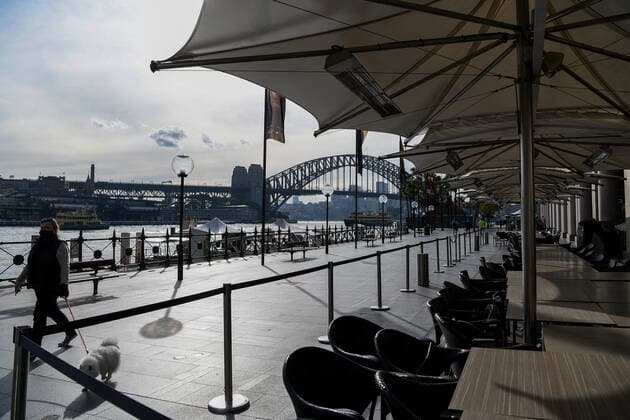 NSW CORONAVIRUS COVID19, Empty tables and chairs are seen at a closed restaurant along a quiet Circular Quay in Sydney, Thursday, July 8, 2021. NSW has recorded 38 new locally acquired COVID-19 cases overnight, the highest daily number of new cases in 14 months. ( NO ARCHIVING, EDITORIAL USE ONLY, NO USE IN BOOKS WITHOUT CONSENT SYDNEY NSW AUSTRALIA  Copyright: xBIANCAxDExMARCHIx 20210708001555696712