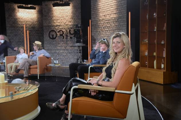 Bremen, der 25.06.2021. Alphornvirtuosin Eliana Burki zu Gast bei der Radio Bremen 3nach9 - Talkshow. , Bremen Bremen Deutschland Bremen *** Bremen, 25 06 2021 Alphorn virtuoso Eliana Burki as a guest on the Radio Bremen 3nach9 talk show , Bremen Bremen Germany Bremen