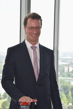 Hendrik Wüst, Verkehrsminister des Landes Nordrhein-Westfalen bei dem Startschuss zur Machbarkeitsstudie - Der Knoten Köln der Deutschen Bahn wird digital *** Hendrik Wüst, Minister of Transport of the State of North Rhine-Westphalia at the launch of the feasibility study Deutsche Bahns Cologne junction goes digital
