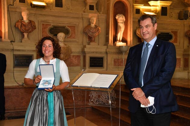 Laura Dahlmeier und Dr. Markus Söder (Bayerischer Ministerpräsident) Verleihung des Bayerischen Verdienstorden 2021 Ehrung, Auszeichnung Antiquarium Residenz München 08. Juli 2021
