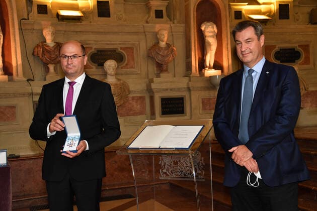 Albert Füracker (Bayerischer Finanzminister) und Dr. Markus Söder (Bayerischer Ministerpräsident) Verleihung des Bayerischen Verdienstorden 2021 Ehrung, Auszeichnung Antiquarium Residenz München 08. Juli 2021