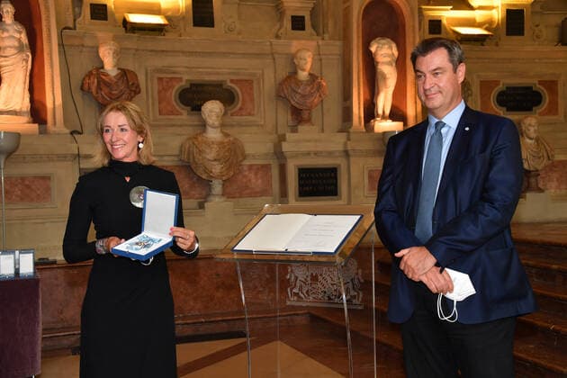 Michaela Gerg und Dr. Markus Söder (Bayerischer Ministerpräsident) Verleihung des Bayerischen Verdienstorden 2021 Ehrung, Auszeichnung Antiquarium Residenz München 08. Juli 2021