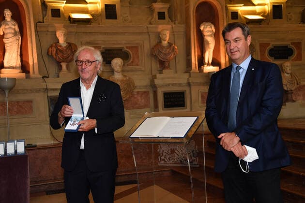 Günther Maria Halmer und Dr. Markus Söder (Bayerischer Ministerpräsident) Verleihung des Bayerischen Verdienstorden 2021 Ehrung, Auszeichnung Antiquarium Residenz München 08. Juli 2021