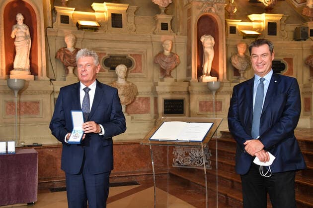 Dieter Reiter (Oberbürgermeister von München) und Dr. Markus Söder (Bayerischer Ministerpräsident) Verleihung des Bayerischen Verdienstorden 2021 Ehrung, Auszeichnung Antiquarium Residenz München 08. Juli 2021