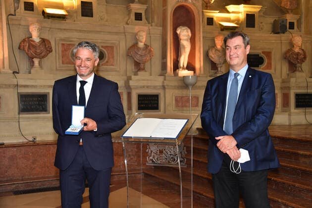 Gerd Schönfelder und Dr. Markus Söder (Bayerischer Ministerpräsident) Verleihung des Bayerischen Verdienstorden 2021 Ehrung, Auszeichnung Antiquarium Residenz München 08. Juli 2021