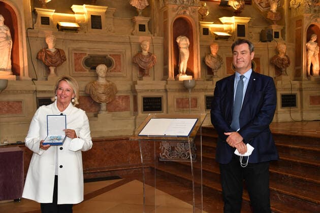 Marianne Wille und Dr. Markus Söder (Bayerischer Ministerpräsident) Verleihung des Bayerischen Verdienstorden 2021 Ehrung, Auszeichnung Antiquarium Residenz München 08. Juli 2021