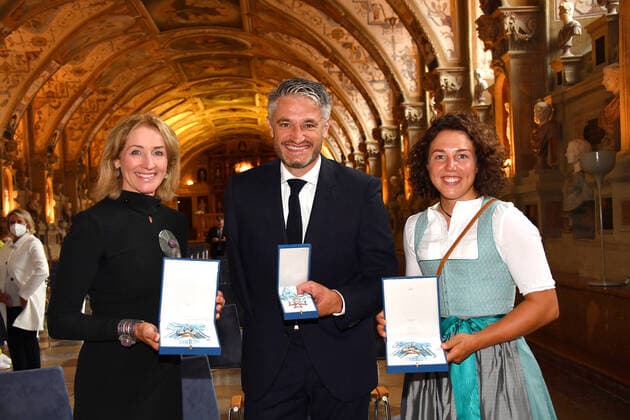 Michaela Gerg, Gerd Schönfelder und Laura Dahlmeier, die Sportler innen und Preisträger innen bei der Verleihung vom Bayerischen Verdienstorden am 8.7.2021 in München Verleihung vom Bayerischen Verdienstorden 2021 inj München