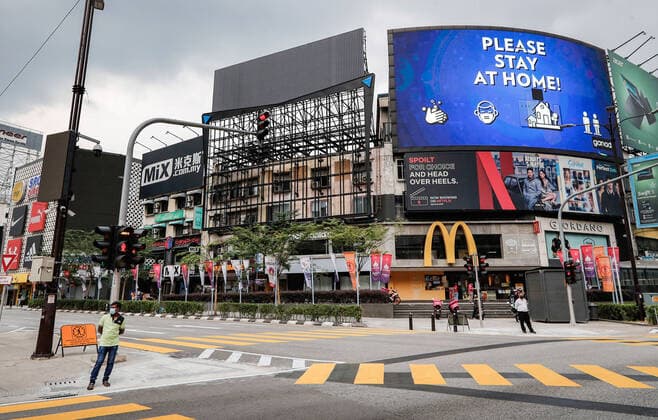 July 8, 2021, Kuala Lumpur, Malaysia: A pedestrian waiting to cross the road on a deserted street in downtown. Kuala Lumpur Malaysia - ZUMAs197 20210708_zaa_s197_064 Copyright: xWongxFokxLoyx