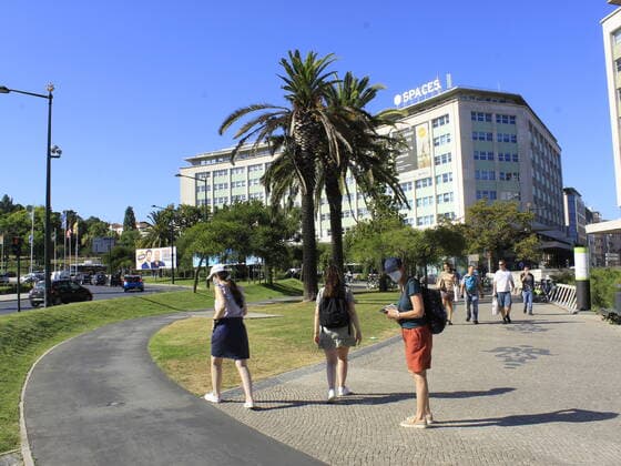 July 8, 2021, Lisbon, Portugal: Intense pedestrian movement around Campo Grande and Marques do Pombal subway stations, in Lisbon, on Thursday (8).  Copyright: xEdsonxdexSouzax