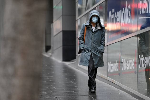 NSW CORONAVIRUS COVID19, A man wears a face mask as he walks through the central business district of Sydney, Friday, July 9, 2021. NSW recorded 44 new locally acquired cases of COVID-19 in the 24 hours to 8pm last night. ( NO ARCHIVING, EDITORIAL USE ONLY, NO USE IN BOOKS WITHOUT CONSENT SYDNEY NSW AUSTRALIA  Copyright: xBIANCAxDExMARCHIx 20210709001555952701