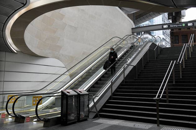NSW CORONAVIRUS COVID19, A man wears as face mask as he enters Wynyard Station in Sydney, Friday, July 9, 2021. NSW recorded 44 new locally acquired cases of COVID-19 in the 24 hours to 8pm last night. ( NO ARCHIVING, EDITORIAL USE ONLY, NO USE IN BOOKS WITHOUT CONSENT SYDNEY NSW AUSTRALIA  Copyright: xBIANCAxDExMARCHIx 20210709001555952997