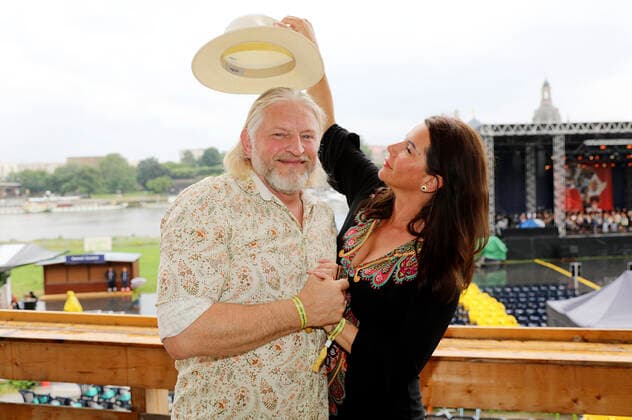 Frank Kessler mit Ehefrau Doreen Kessler beim 15. Hope Jubiläumskonzert auf dem Areal der Filmnächte am Königsufer Dresden. Dresden, 07.08.2021
