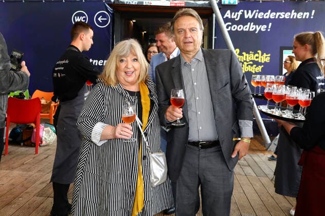 Angelika Mann mit Ehemann Ralf Rasch beim 15. Hope Jubiläumskonzert auf dem Areal der Filmnächte am Königsufer Dresden. Dresden, 07.08.2021