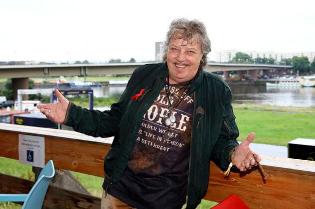 Dieter Hertrampf von den Puhdys beim 15. Hope Jubiläumskonzert auf dem Areal der Filmnächte am Königsufer Dresden. Dresden, 07.08.2021