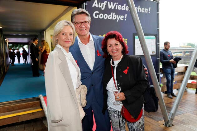 Ulrike Escher, Peter Escher und Viola Klein beim 15. Hope Jubiläumskonzert auf dem Areal der Filmnächte am Königsufer Dresden. Dresden, 07.08.2021