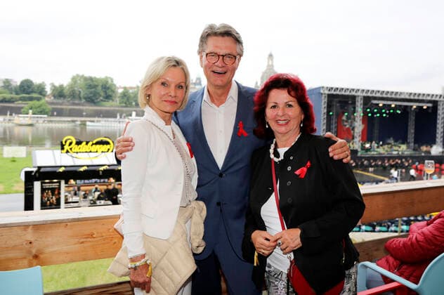Ulrike Escher, Peter Escher und Viola Klein beim 15. Hope Jubiläumskonzert auf dem Areal der Filmnächte am Königsufer Dresden. Dresden, 07.08.2021