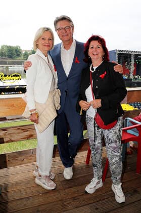 Ulrike Escher, Peter Escher und Viola Klein beim 15. Hope Jubiläumskonzert auf dem Areal der Filmnächte am Königsufer Dresden. Dresden, 07.08.2021