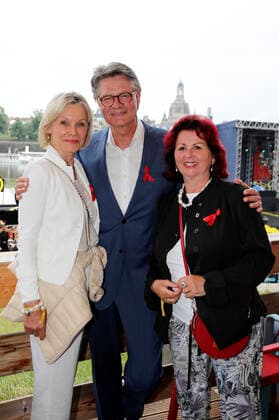 Ulrike Escher, Peter Escher und Viola Klein beim 15. Hope Jubiläumskonzert auf dem Areal der Filmnächte am Königsufer Dresden. Dresden, 07.08.2021