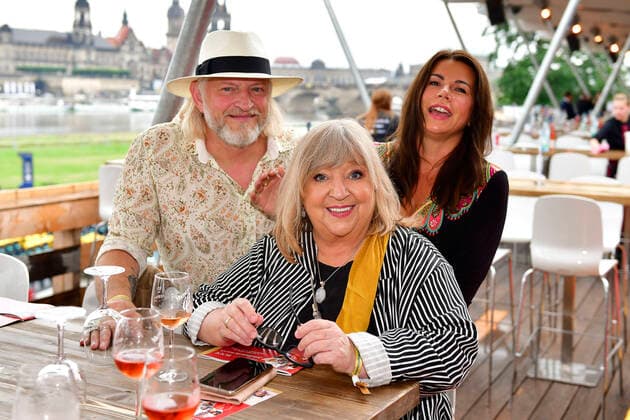 Frank Kessler, Angelika Mann und Doreen Kessler beim 15. Hope Jubiläumskonzert auf dem Areal der Filmnächte am Königsufer Dresden. Dresden, 07.08.2021