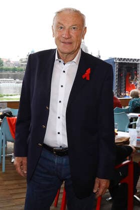 Eduard Geyer beim 15. Hope Jubiläumskonzert auf dem Areal der Filmnächte am Königsufer Dresden. Dresden, 07.08.2021