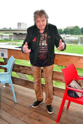 Dieter Hertrampf von den Puhdys beim 15. Hope Jubiläumskonzert auf dem Areal der Filmnächte am Königsufer Dresden. Dresden, 07.08.2021