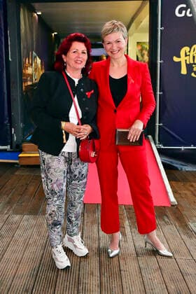 Viola Klein und Karen Heinrichs beim 15. Hope Jubiläumskonzert auf dem Areal der Filmnächte am Königsufer Dresden. Dresden, 07.08.2021