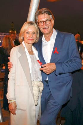 Peter Escher mit Ehefrau Ulrike Escher beim 15. Hope Jubiläumskonzert auf dem Areal der Filmnächte am Königsufer Dresden. Dresden, 07.08.2021
